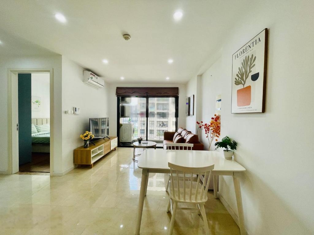 Bán căn hộ 165 Thái Hà view hồ Thành Công 85m2 2 phòng ngủ rộng 8 tỷ nhỉnh liên hệ 0984847186