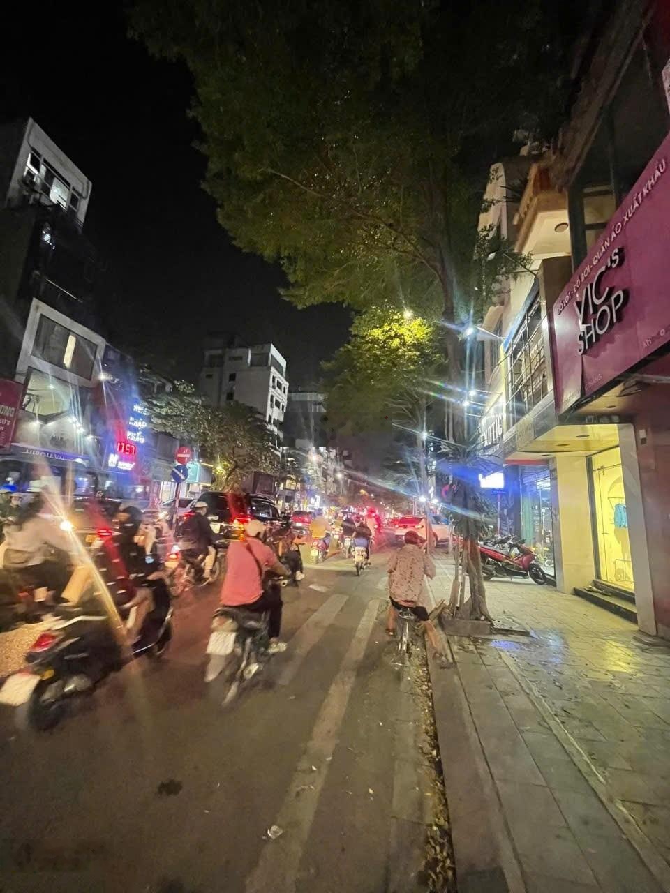 Bán nhà mặt phố Tôn Đức Thắng, Đống Đa, KD sầm uất, đầu tư đỉnh, 7 tầng thang máy, 105m2, giá 50 tỷ