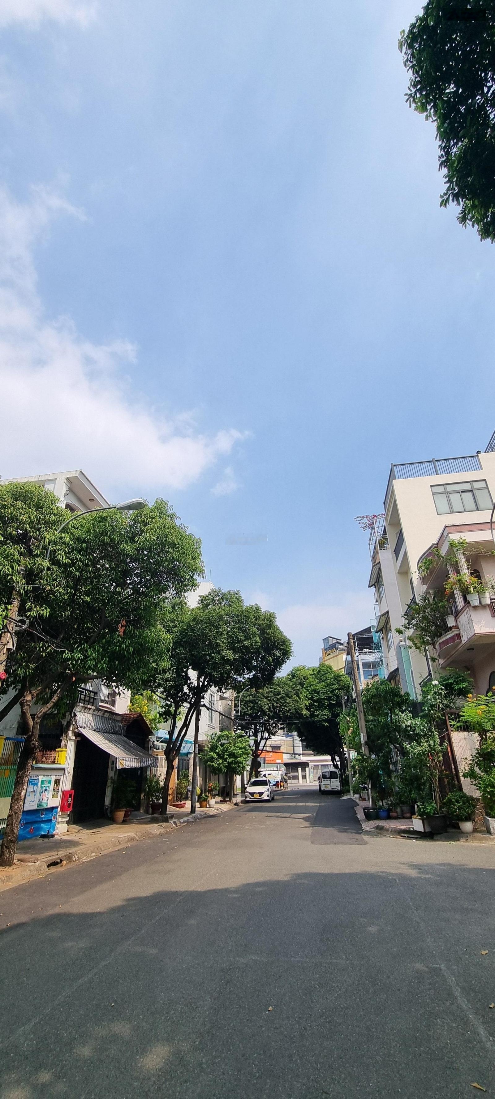 Quá ngon! Gấp bán 12 CHDV - 500tr/năm chỉ nhỉnh 8 tỷ, nhà Nguyên Hồng, 95m2 - 4 tầng