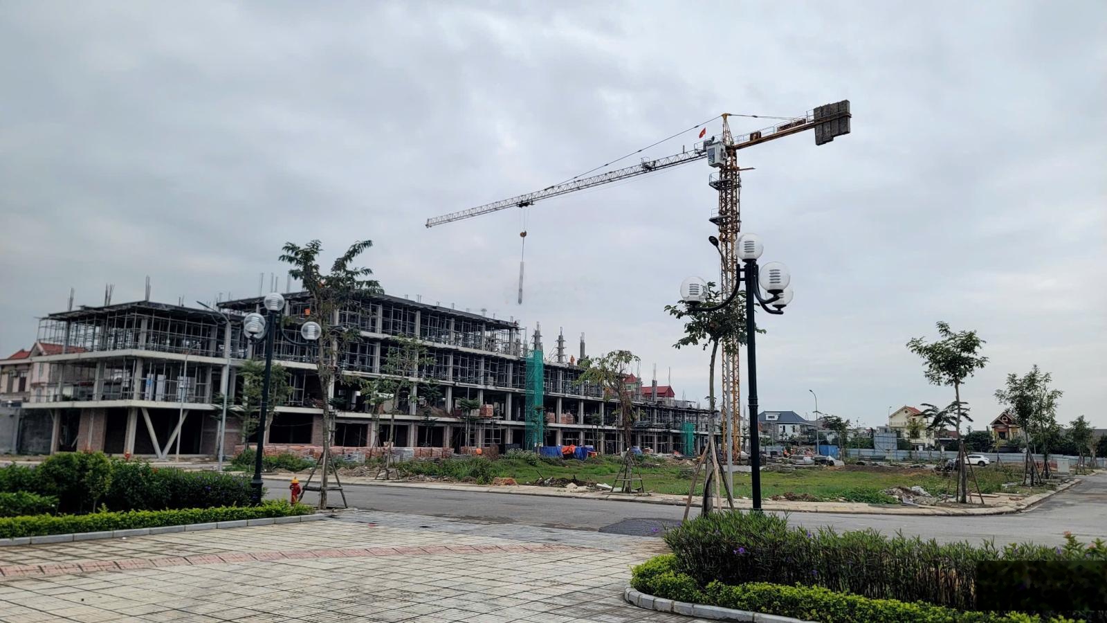 Cần bán căn liền kề view vườn hoa trung tâm cực đẹp, LH 0985545666