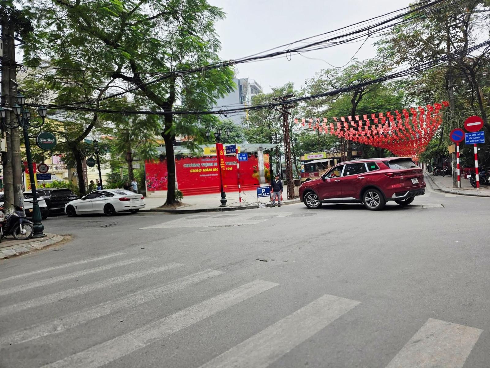 Mặt phố Trúc Bạch 130m2*6T MT6.5m 60 tỷ Ba Đình, tòa nhà siêu đẹp, cực kỳ hiếm