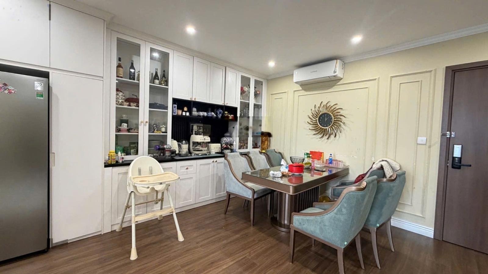 Bán gấp căn hộ chung cư 4pn full đồ bên ngoại giao đoàn toà NO3T6