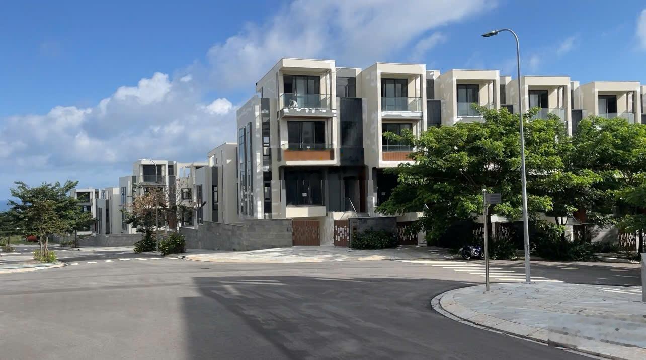 Bán gấp căn nhà phố giá chỉ 3.8 tỉ ở Dự án Mũi Né Summerland - liền kề dự án Sungroup
