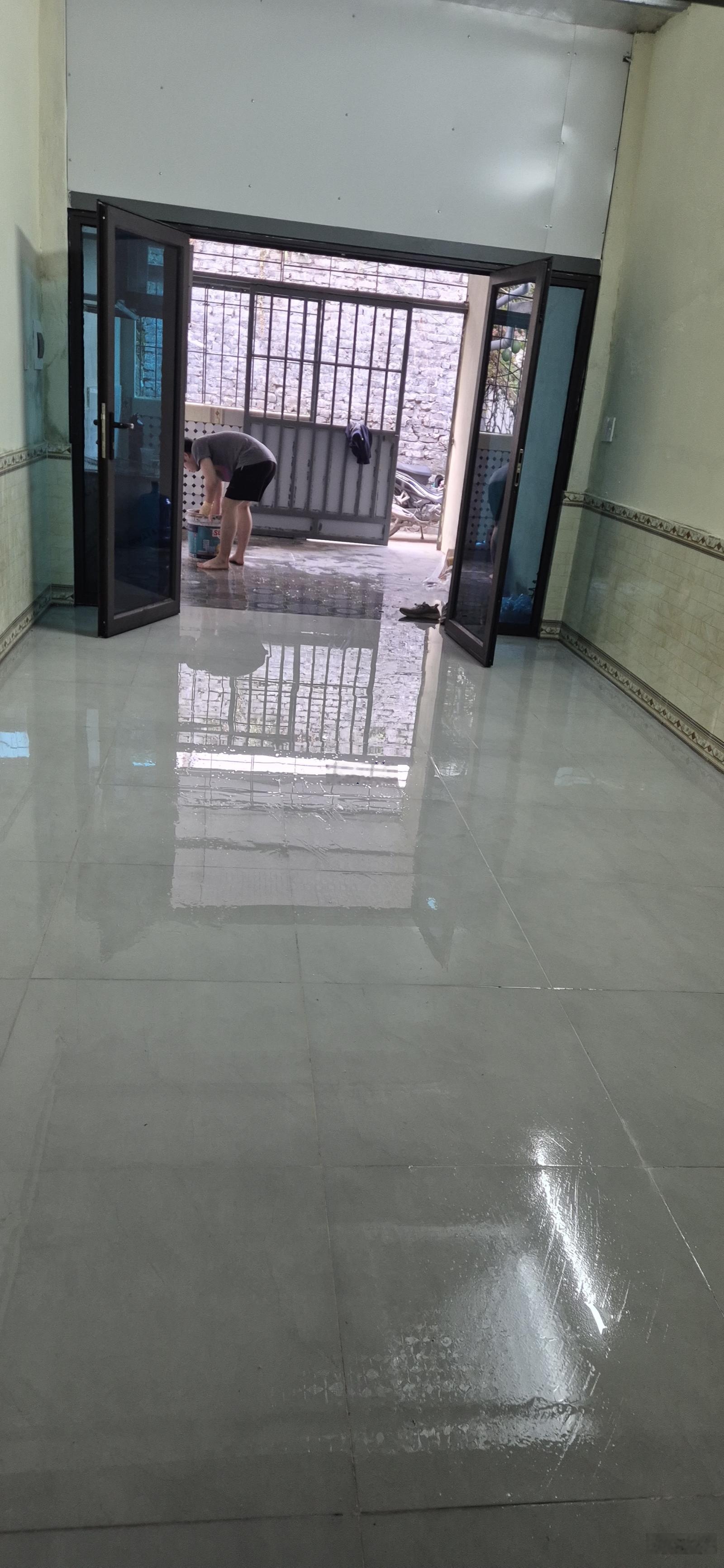 Cho thuê nhà c4 ngõ 174 Phương Canh. DT 40 m2 có gác sép, Kk, độc lập. Điện nc. Giá nhà nước