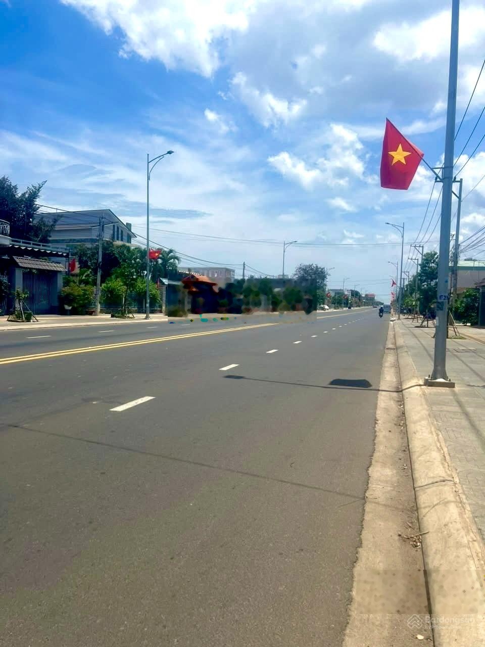 Cần bán gấp lô đất 100m2 đối diện chợ đại phước giá 2tỷ950, đường lý thái tổ, cách cầu cát lái 3km