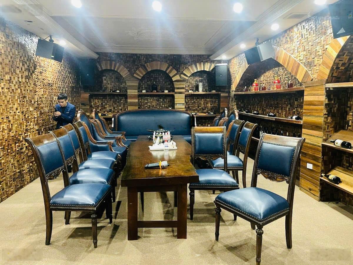 Bán biệt thự đơn lập 366.8 m2 Vinhomes Riverside, View sông ngã ba lớn nội khu 5PN, 5WC, có bể hơi