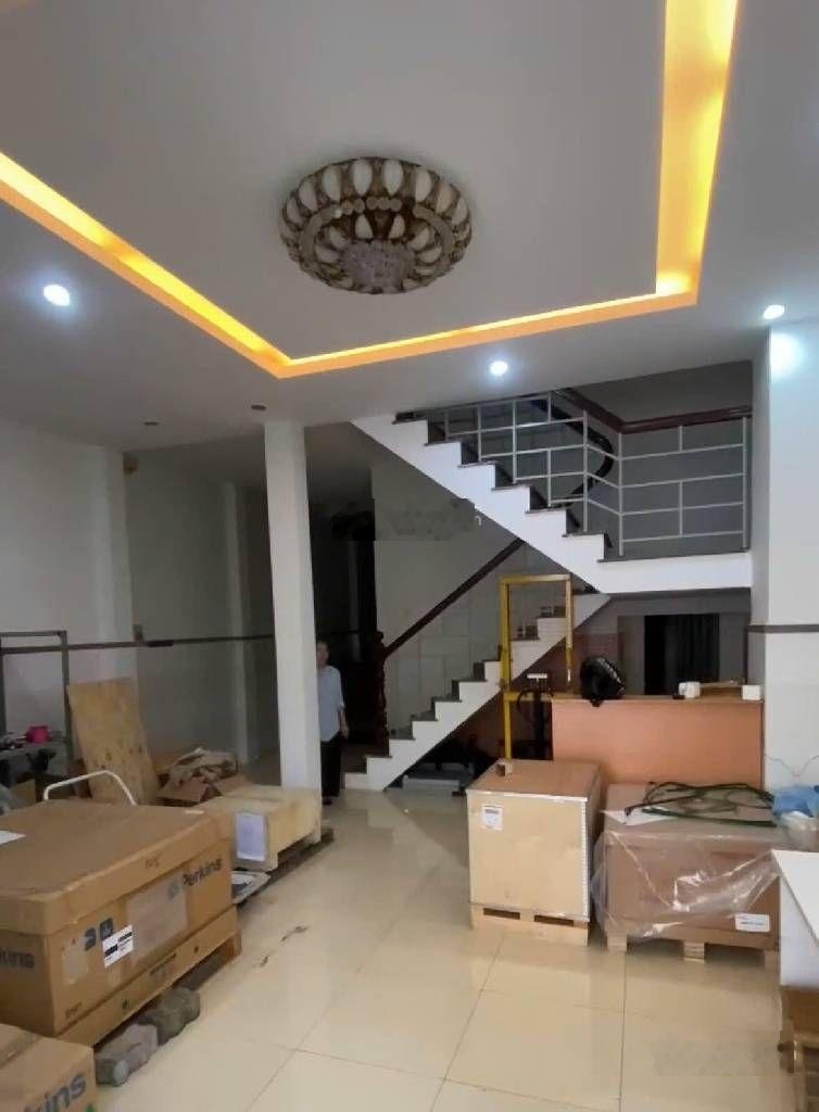 Nhà 3 tầng, mặt tiền bình phú, 60m2, 4x15m, 8.3 tỷ