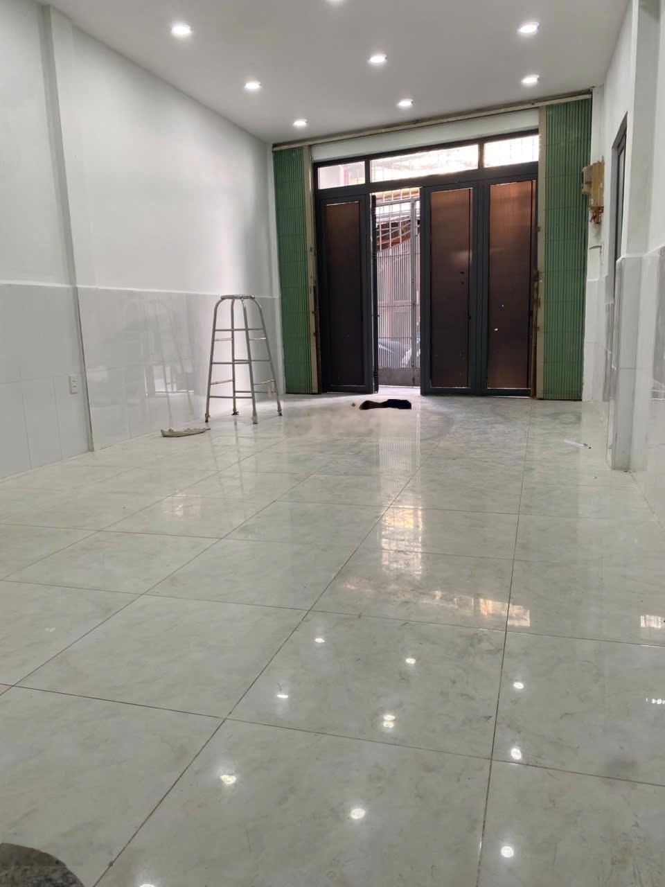 Nhà đường TRẦN HƯNG ĐẠO gần LÊ HỒNG PHONG, 6 phòng ngủ, nhà mới, có máy lạnh