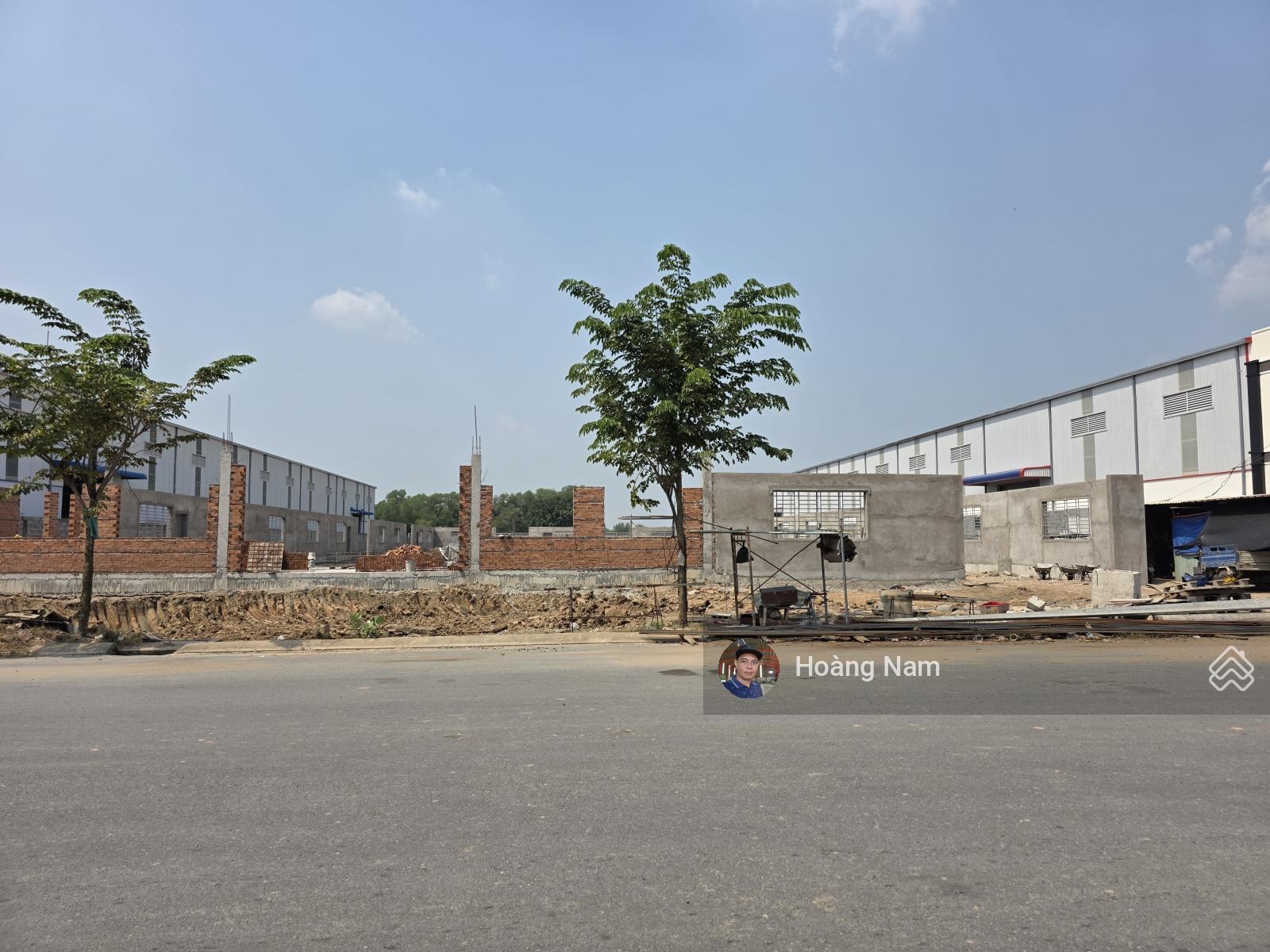 Cho thuê xưởng mới 100%. dt 10.000m2. giá tốt . bàn giao ngay