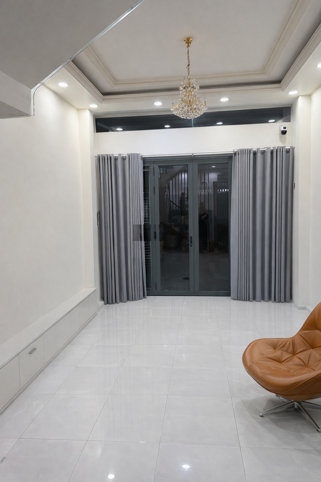 Nhà ông ích khiêm quận 11 đường 8m xe hơi vào nhà 56m2 4 tầng 5pn