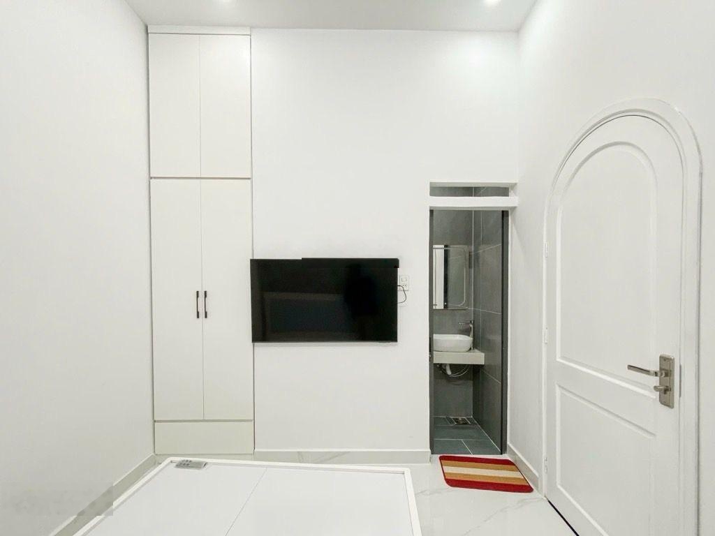 Quận 11, nhà Ông Ích Khiêm mới đẹp, ở liền đủ nội thất, 3pn có phòng dưới trệt, căn góc thoáng