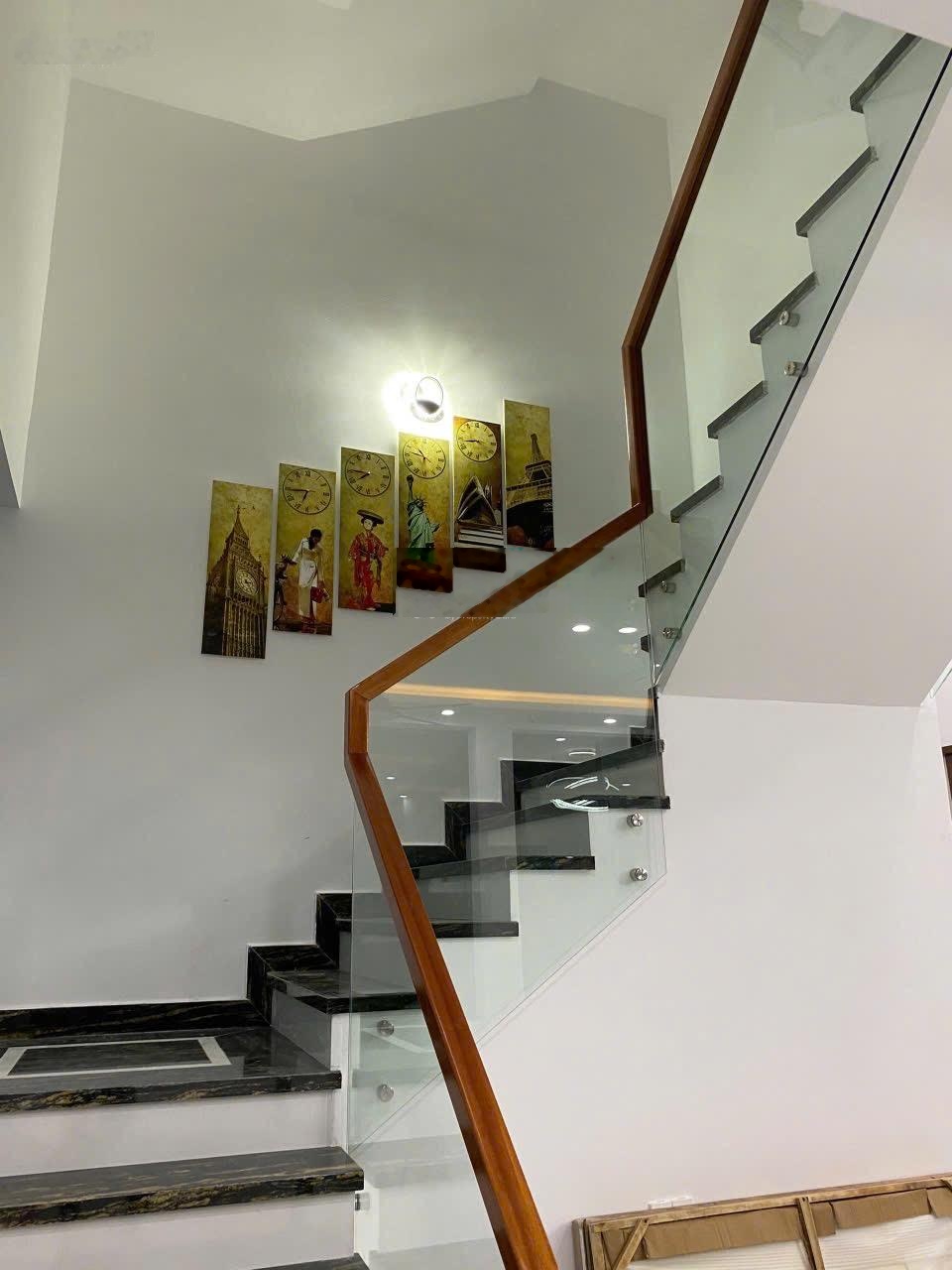 Bán nhanh góc 2 mặt tiền trung tâm thành phố đà nẵng- cách biển nguyễn tất thành chỉ vài trăm mét