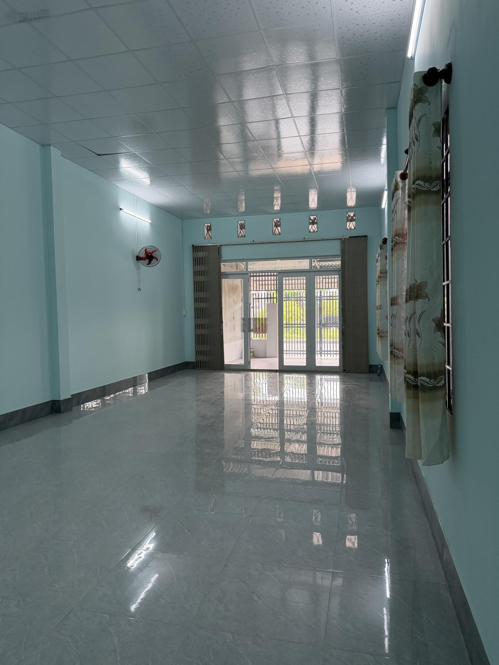 Cho thuê nhà đường Trần Văn Giàu, đường rộng ô tô đi thoáng phù hợp để ở, kinh doanh.