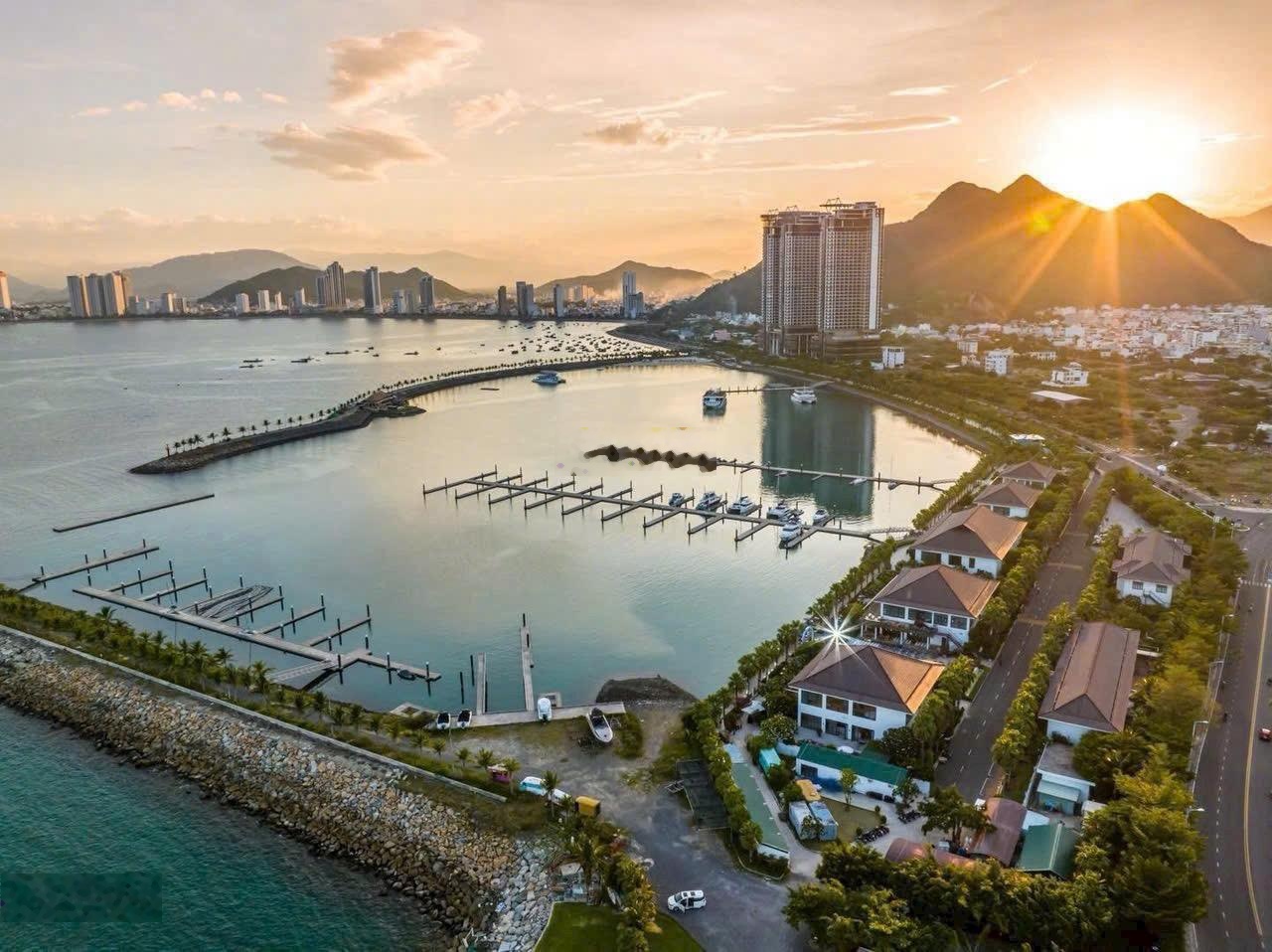 Chỉ 77 triệu/m2 bán 306,2m2 đất 2 mặt tiền đường phạm văn đồng, kđt vĩnh hoà, nha trang0964326158