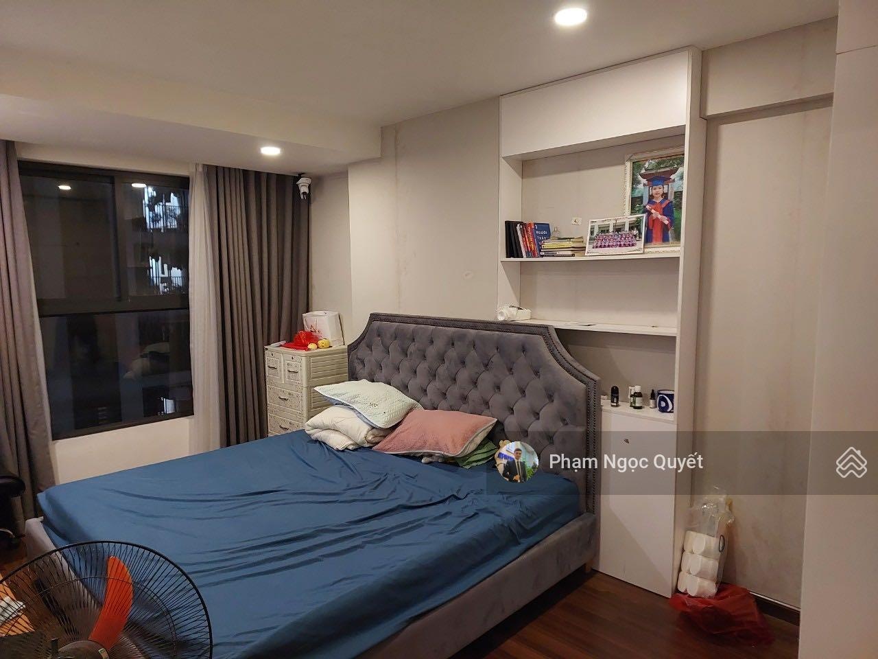 Chính chủ bán căn 68m2, 2PN + tầng trung có ban công phòng khách giá 6,7 tỷ CC Five Star Kim Giang