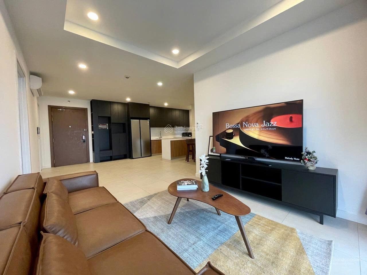 Cho thuê căn hộ 3PN 118m2 Kosmo Tây Hồ, căn góc, Full nội thất,View thoáng, giá 22 Triệu