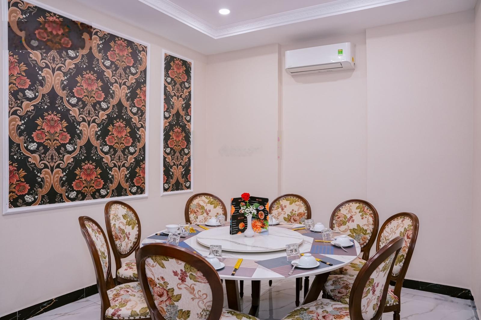 Cho thuê nhà mặt tiền Nguyễn Đình Chiểu, Phường 1, Quận 3. DT: 12x30m. 1 trệt 2 lầu. DTSD: 1.200m2