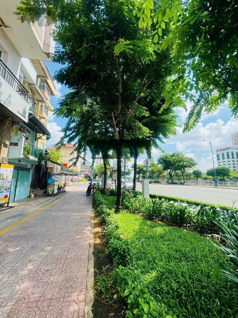 Bán nhà Hẻm Xe Hơi Bến Vân Đồn, một đời chủ hiếm hoi còn sót lại