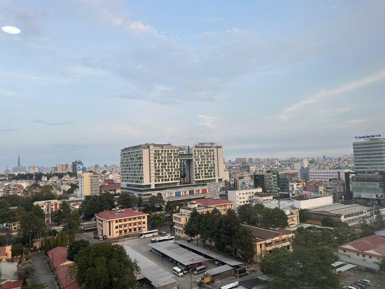 Cho thuê căn hộ Cộng Hoà Garden 3PN 100m2. Giá thuê 18tr5/tháng, đầy đủ nội thất LH: 0948032255