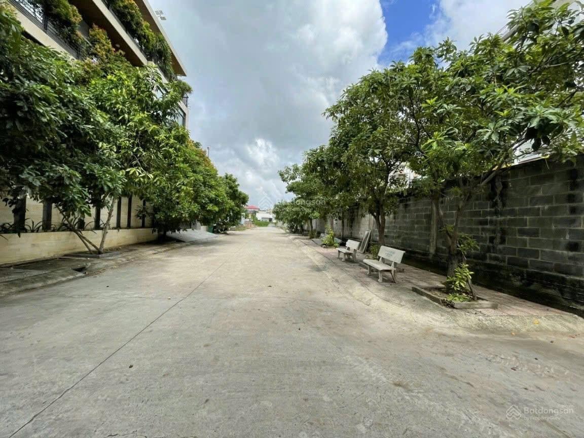 Bán 2 Lô Đất Liền Kề Vạn Phúc . DT 450 M (15 x30 ) . 2 Mặt Tiền Trước Sau . Khu Dân Trí Cao Hiếm