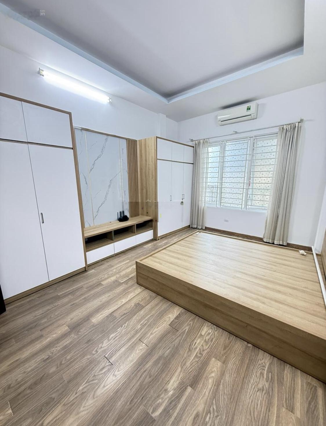 Bán NR ở Hoàng Mai, 8,2 tỷ, 40m2, 6 tầng, view đẹp! Lô góc 2 thoáng sát ô tô . Thửa vuông vắn đẹp .