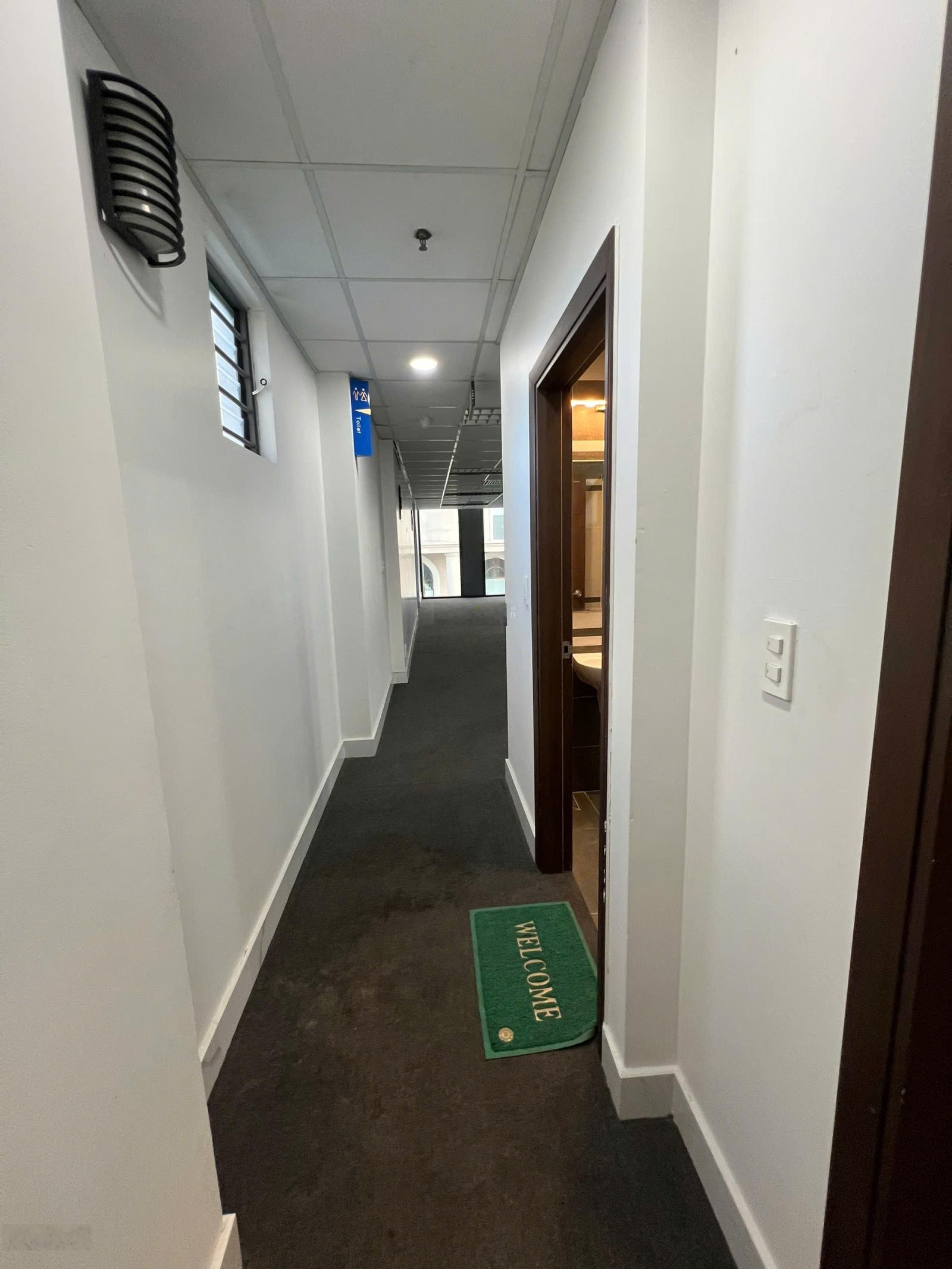 Văn phòng mặt tiền đường hoàng sa , dt 200m2/sàn trống suốt siêu đẹp