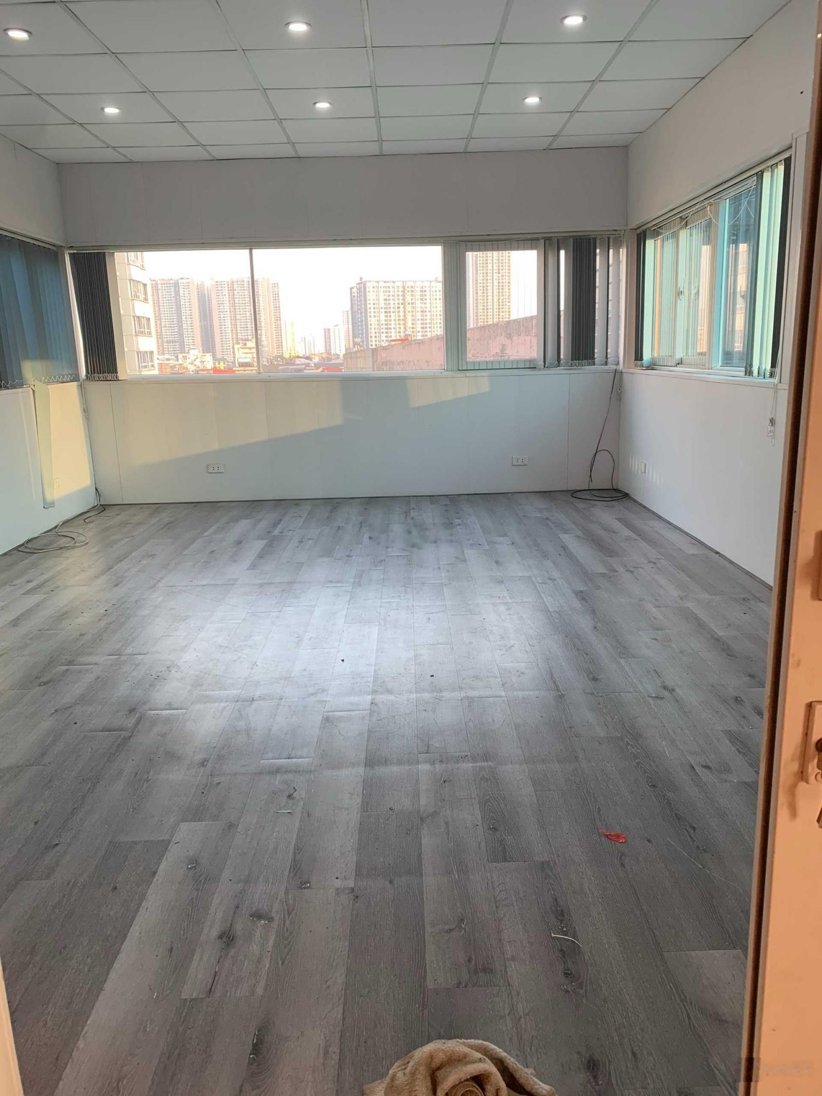 Cho thuê văn phòng 50m2, 100m2 tầng 7 tòa nhà 124 Lạc Trung HBT - HN