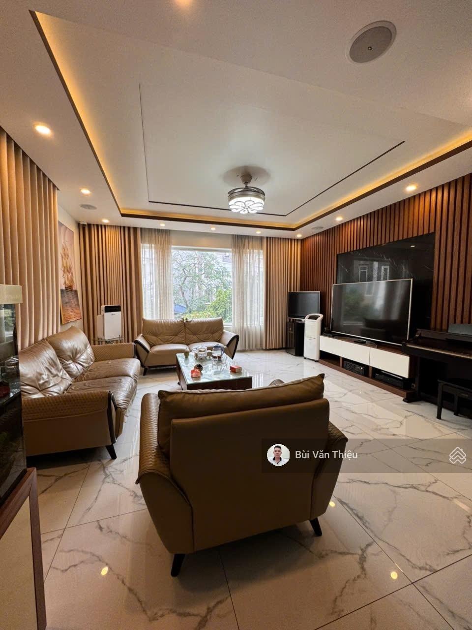 Nhà mặt đường Nguyễn Công Hòa 6 tầng có thang máy