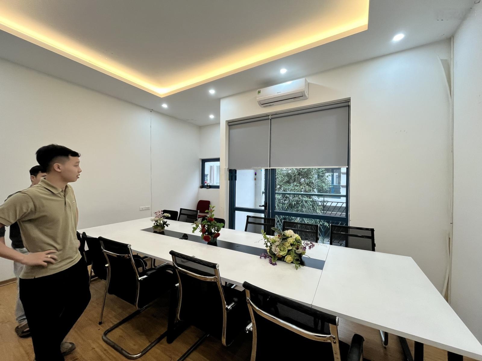 Cho thuê sàn văn phòng 65 m2, gồm 2 phòng, thang máy tại Galaxy Tố Hữu