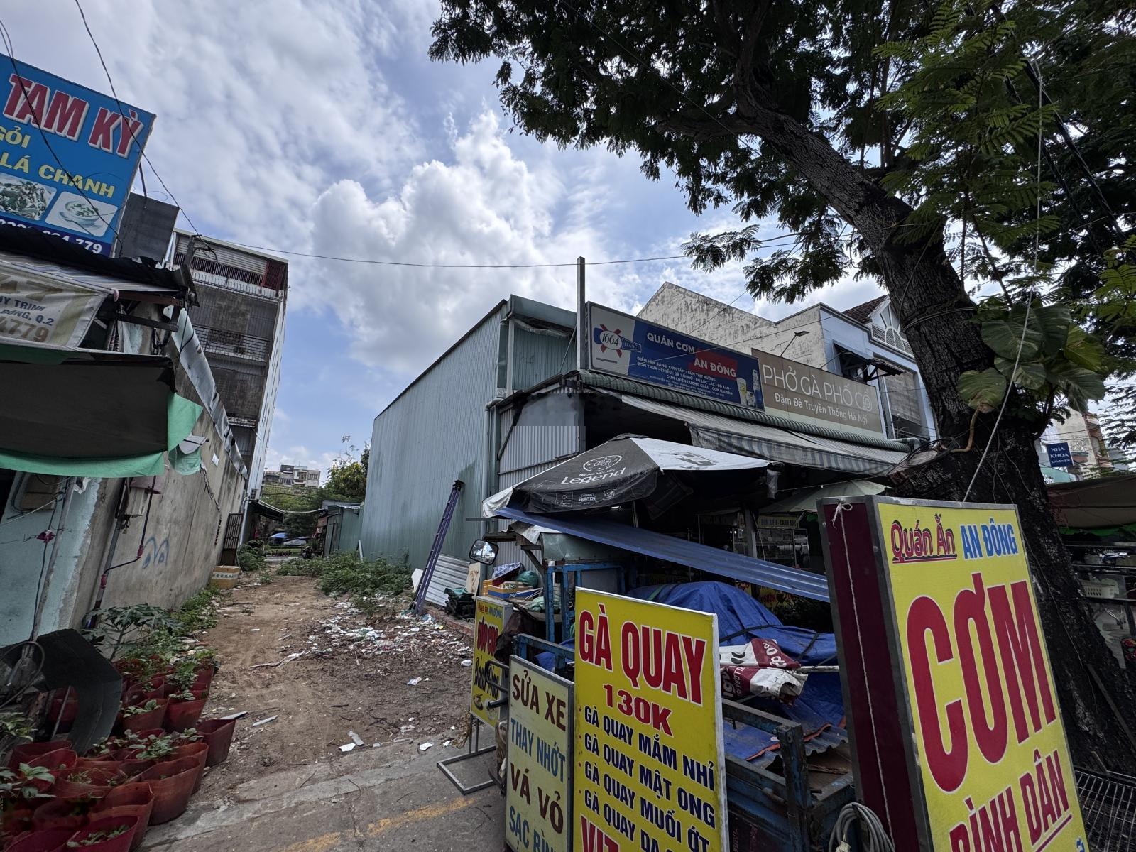 Cho thuê đất 300m2 góc 3 mặt tiền siêu đẹp Nguyễn Duy Trinh Quận 2 HCM