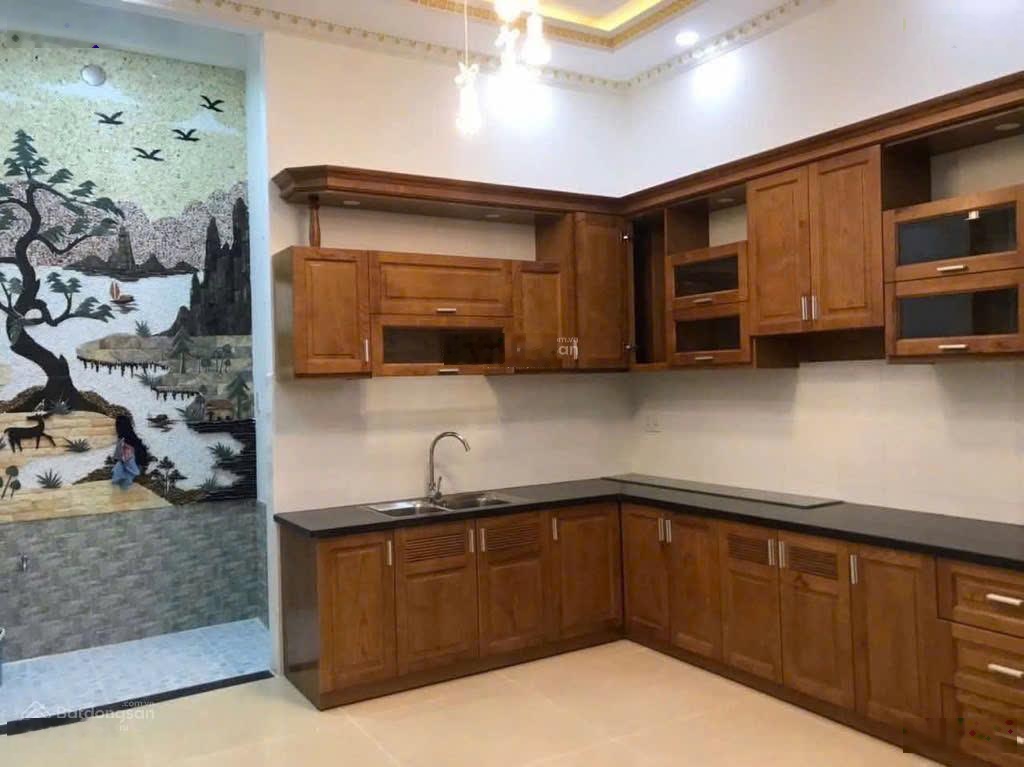 Nhà/Phố 3 Lầu, 4 Phòng Ngủ,(4,2 x 13,5 =56,1M2) Giá Chỉ: 7.6 Tỷ TL Trung Tâm, Thủ Đức