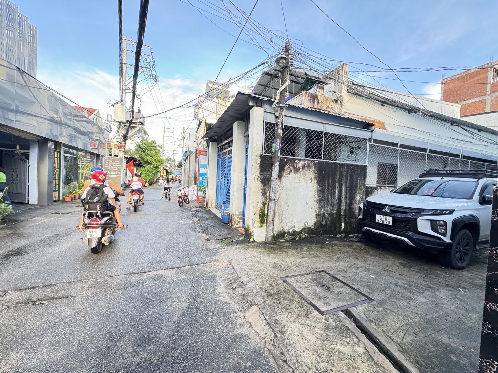 Căn góc buôn bán 5x20m, mặt tiền nhánh TCH36 ra chợ Đông Bắc