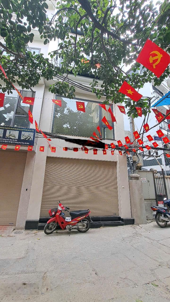 Cho thuê tầng 1 + tầng 2, mỗi tầng 50m² (tổng 100m² sử dụng). Đã trừ WC, thang bộ và thang máy.