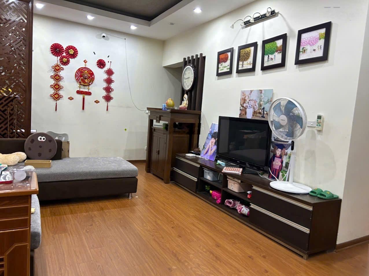 Bán căn hộ chung cư KDT Việt Hưng 104m2, 3 ngủ, Hà Nội. Lh: 0983957300