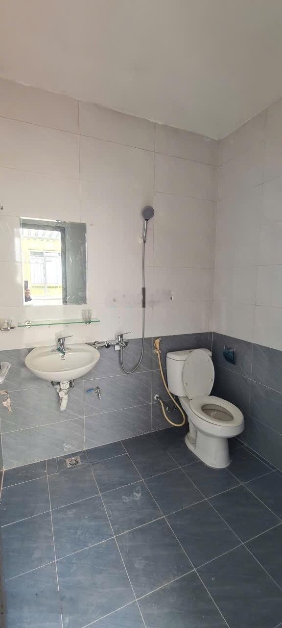 Cho thuê nhà nguyên căn mặt phố lô góc 2 mặt tiền - vị trí đắc địa Cầu Giấy - 80m2 x 4T