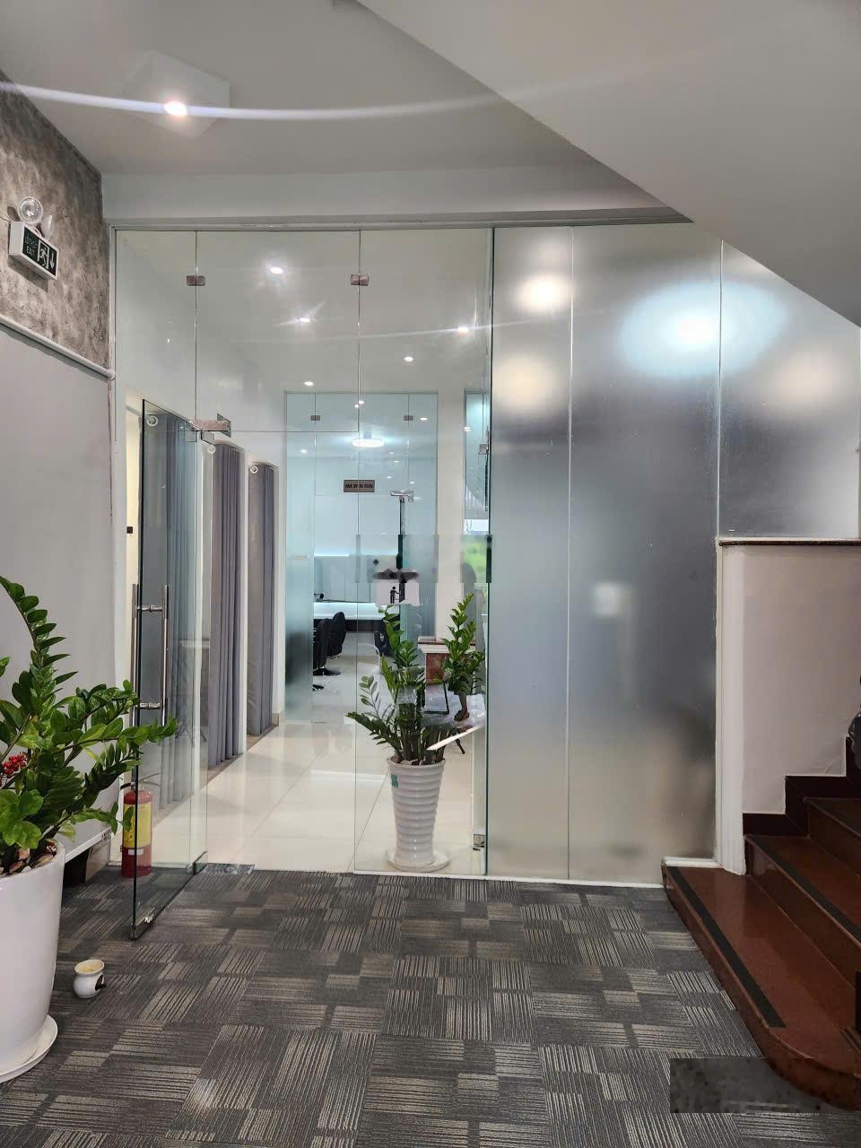 Cho thuê 1 mặt bằng có thể làm nhà , văn phòng , công ty kinh doanh gần An Phú , Quận 2