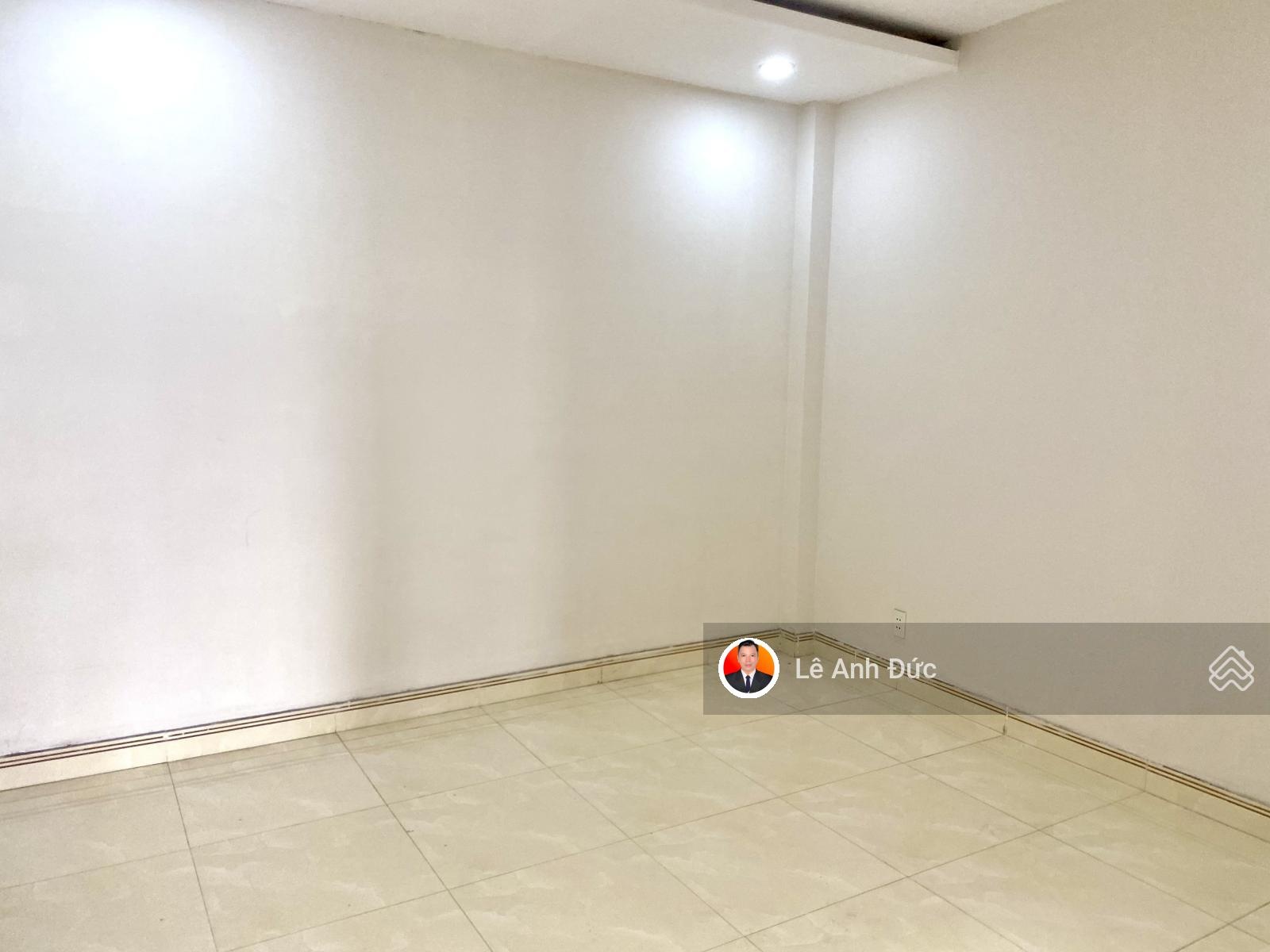 Nhà 3 tầng - siêu đẹp - đường rộng rãi ô tô ngủ trong sân - giá chỉ 5.75 tỷ