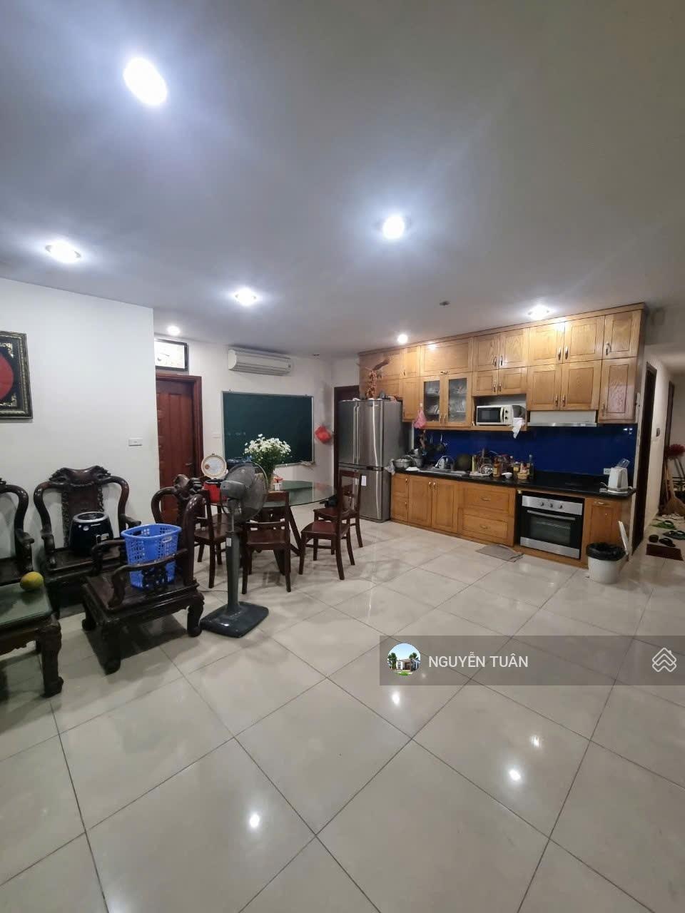 Bán căn 125m2 sổ đỏ giá 94tr/m2. Tòa HH1. Tầng thấp.