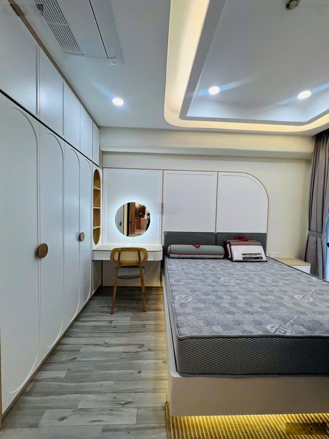 Gấp ! Cho thuê CH Midtown có 2PN nhà đẹp đầy đủ nội thất có thể ở ngay giá còn thương lượng.