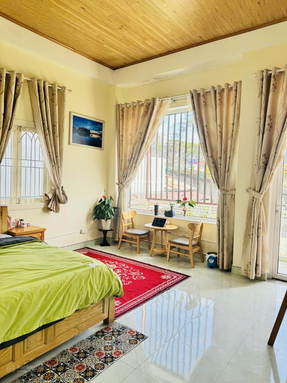 Cho thuê nhà nguyên căn- 4 p.ngủ -đường hùng vương -p.lâm viên(p.9) -đà lạt -giá: 14 triệu/tháng