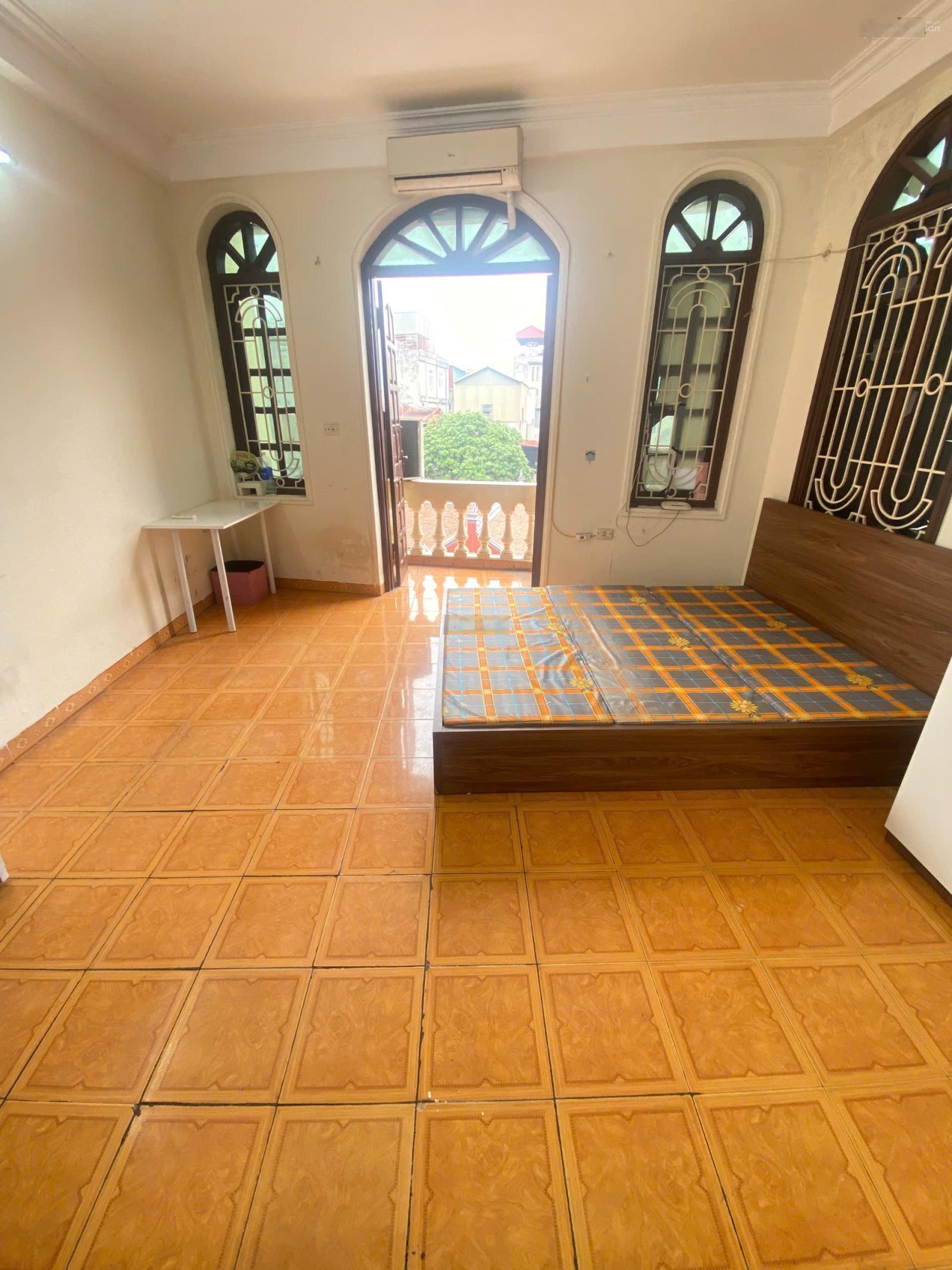 Cho thuê phòng trọ khép kín có ban công, full nội thất tại Trần Khát Chân