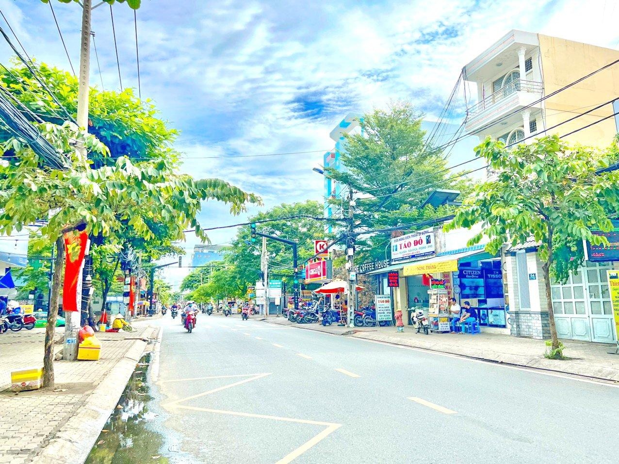 Bán nhà 4 tầng mặt tiền đường Lâm Văn Bền, Tân Kiểng quận 7, chỉ 180tr/m2