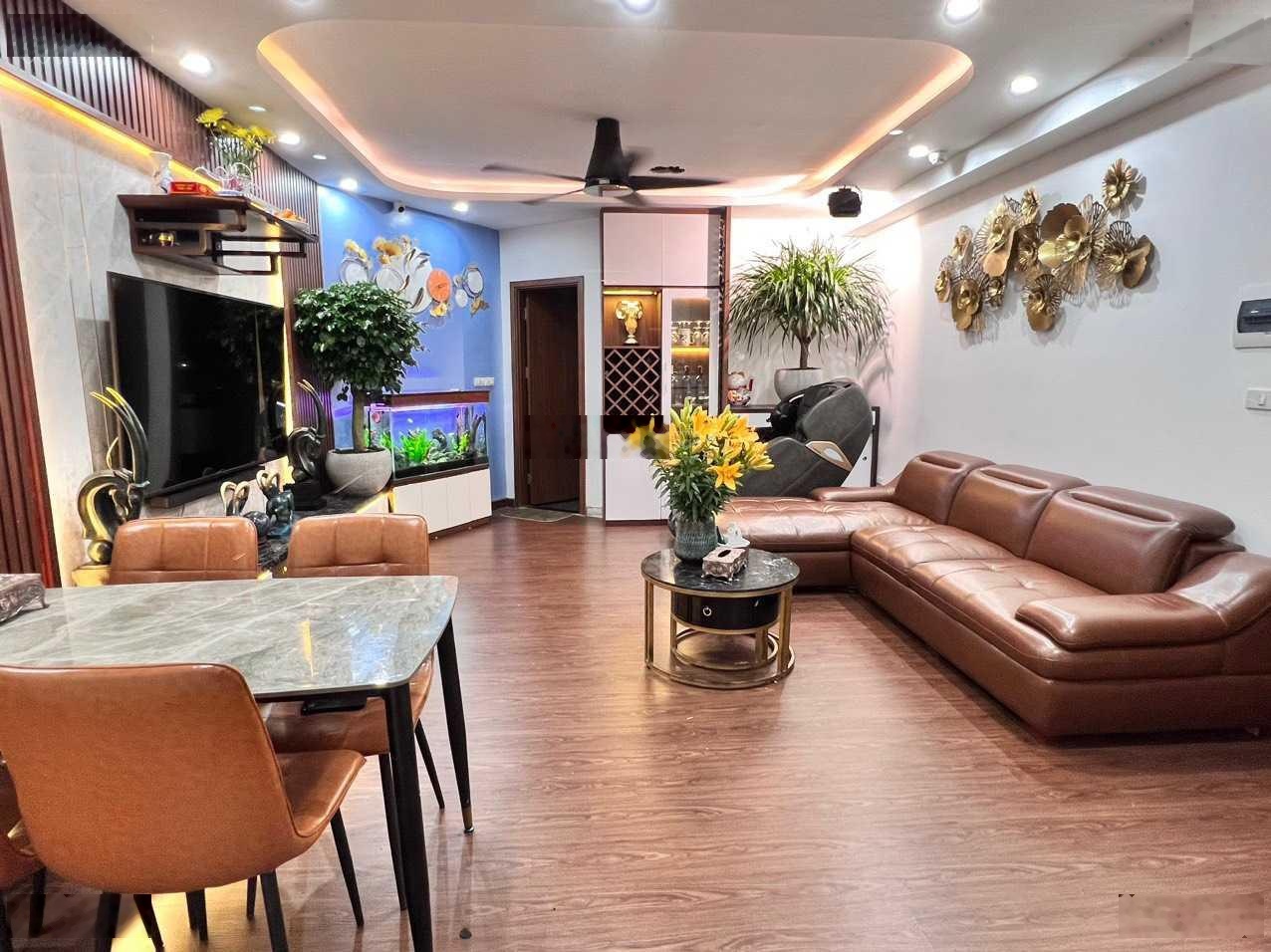 Cần chuyển nhượng gấp căn hộ 106m2, 3PN chung cư CT6Văn Khê. Giá 6.3 tỷ nội thất rồi