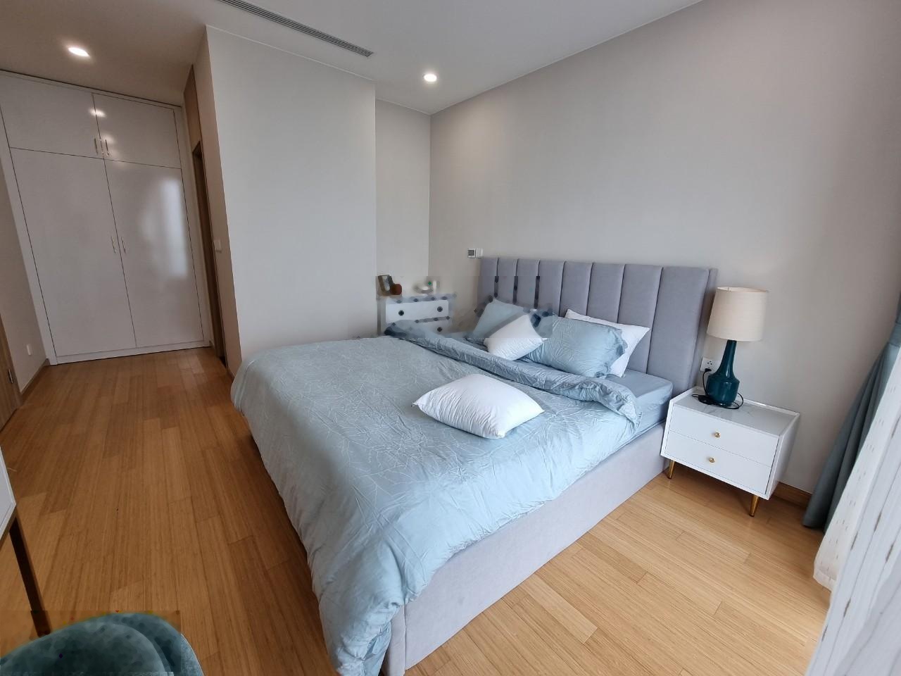 Cho thuê gấp căn hộ 3 phòng ngủ The Zei đầy đủ nội thất giá 24 triệu. LH: 0966573898