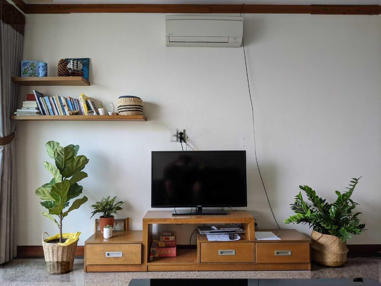 Nhà 4 phòng ngủ, cho thuê giá chỉ 26 tr/th, view hồ bơi, yên tĩnh. LH: 0906812489 Vân