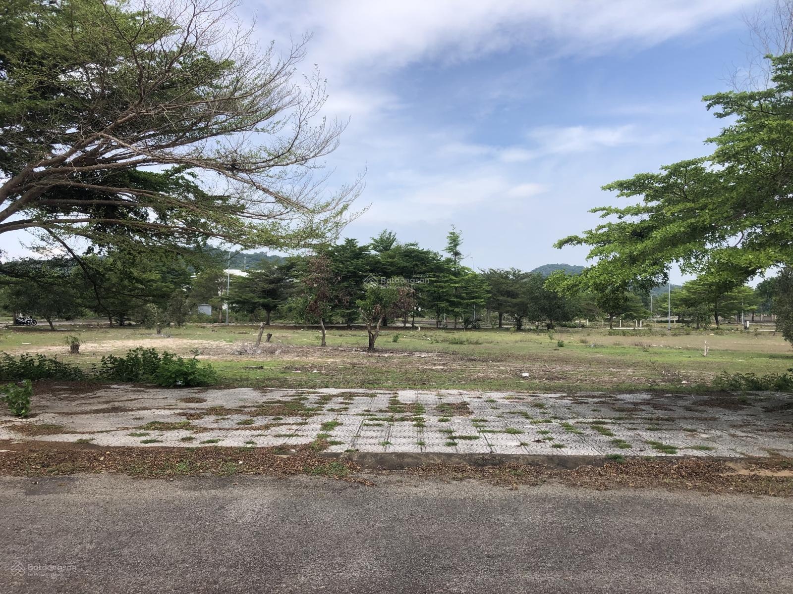 Hàng hiếm lô nhà phố đối diện trung tâm thương mại dự án 67ha Phú Quốc