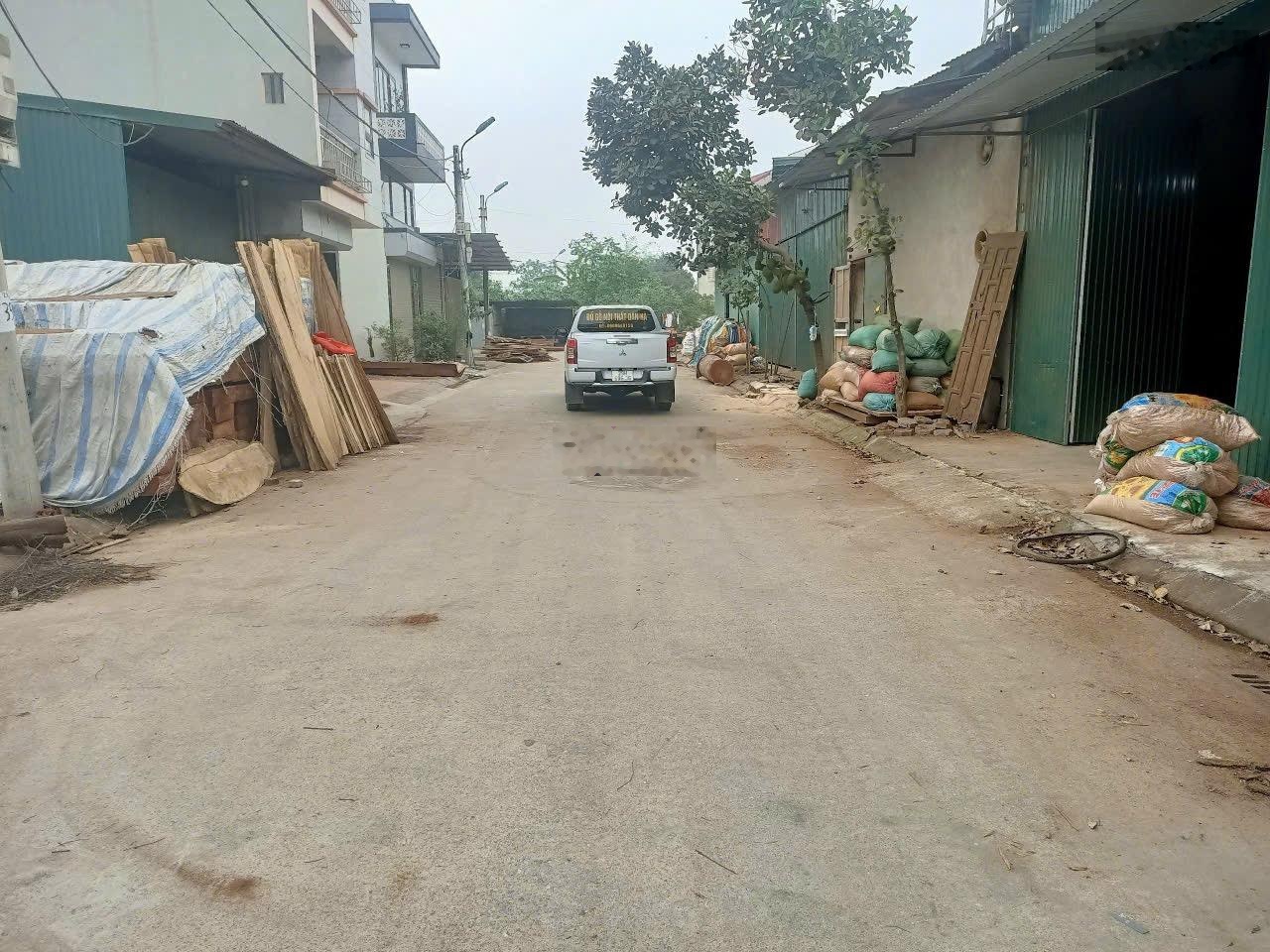 Siêu phẩm đầu tư - hiếm - giá rẻ - đón sóng Vin - khu đấu giá x1 Lỗ Khê, Liên Hà. Gần THPT Liên Hà