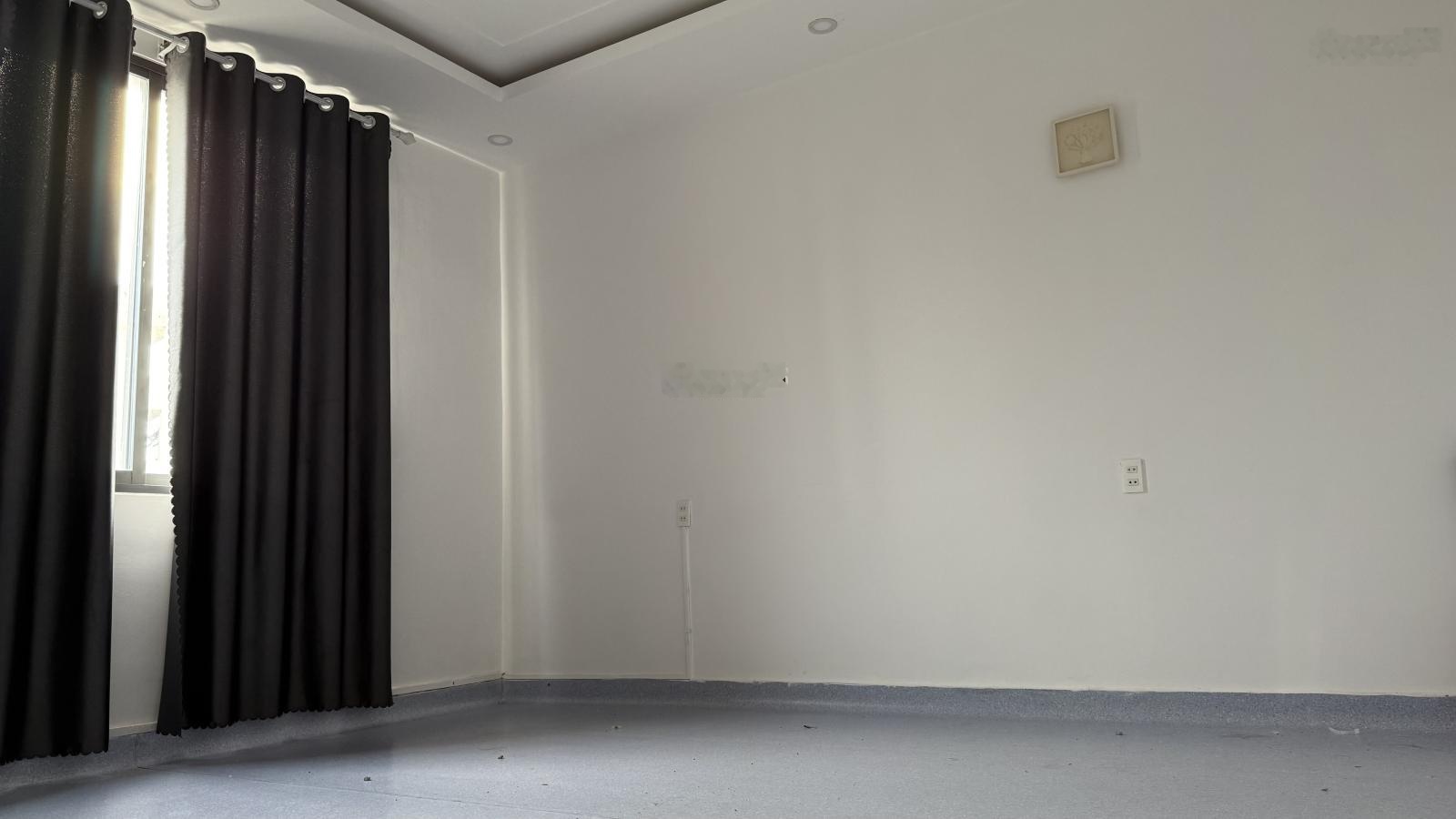 Nhà mặt tiền nguyên căn tại 200 Trần Huy Liệu, P. 15, Q. Phú Nhuận