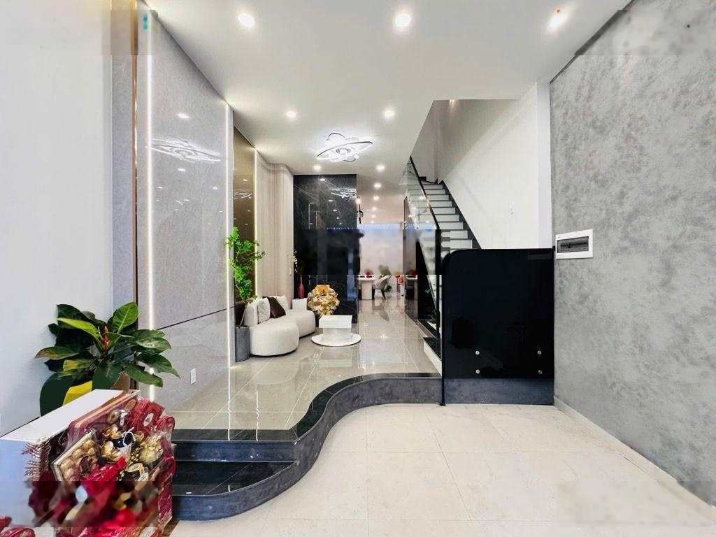 Bán nhà mặt tiền 4 tầng Lê Bôi, ngang 5m, Tặng nội thất, Hoàn Công Đủ Quận 8