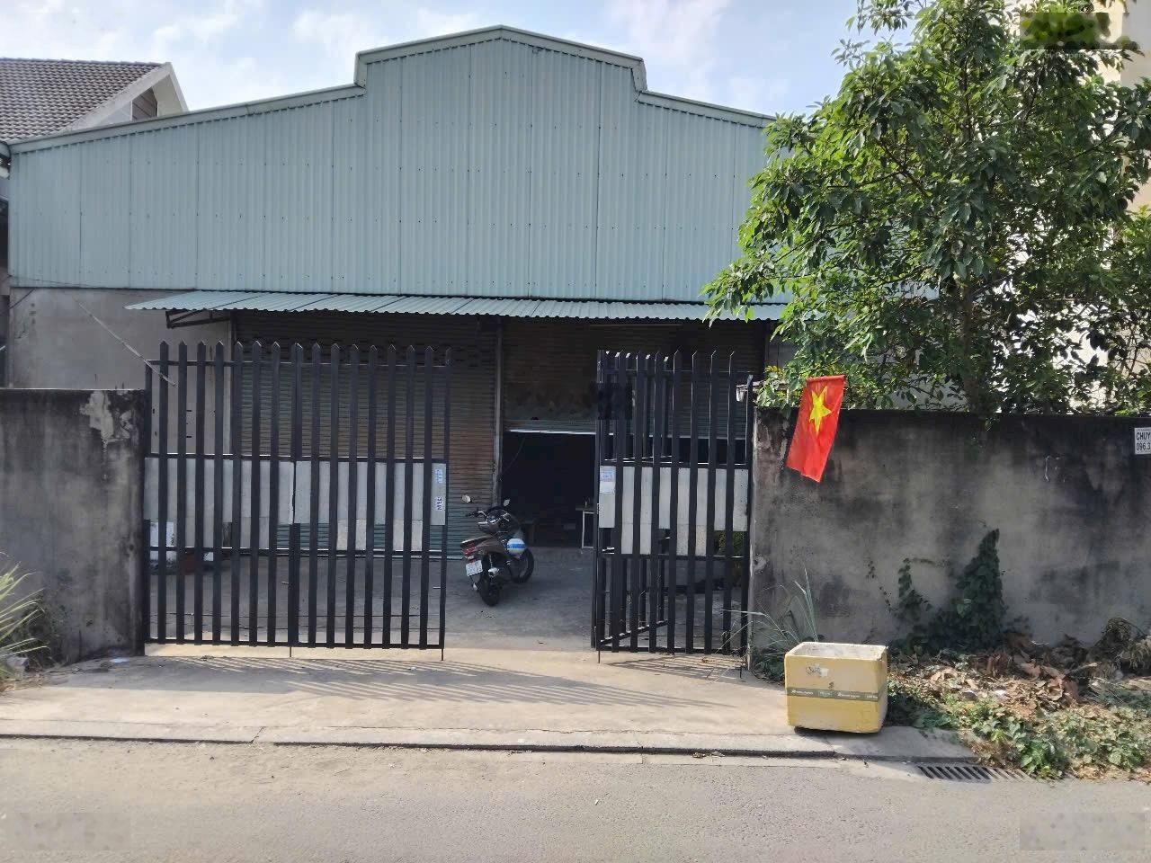 Bán xưởng diện tích SD 740m2 (đường Thạnh Lộc 41 ngay cầu Năm Bậu - điện 3 pha đầy đủ tiện ích